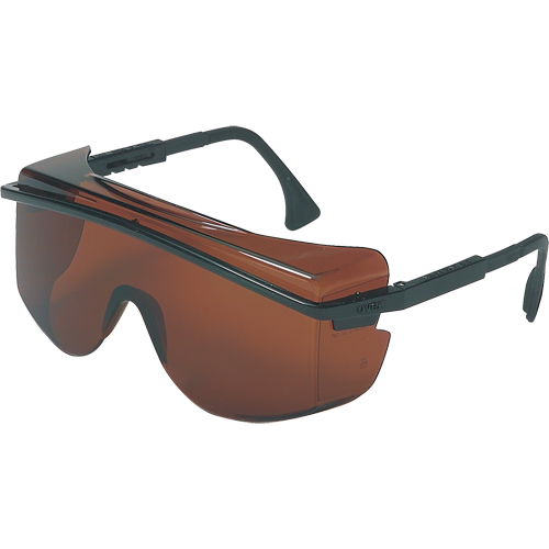 Lunettes de s&eacute;curit&eacute; Uvex Astrospec OTG 3001, Lentille Grise/fum&eacute;e, Anti-&eacute;gratignures, ANSI Z87+/R&eacute;pond ou surpasse la norme CSA Z94.3 Haskins Industrial Inc.