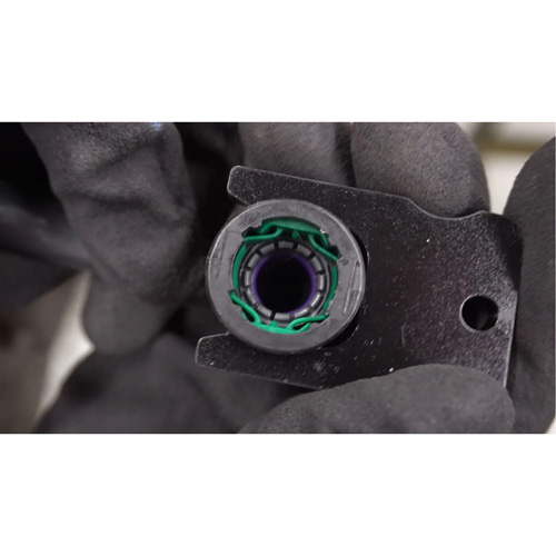 Jeu de d&eacute;connecteurs pour conduite d'essence et Def Haskins Industrial Inc.