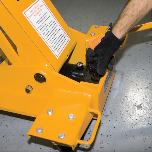 Cric de transmission Yellow Jackit, Cap. de levage 2,2 tonnes Haskins Industrial Inc.