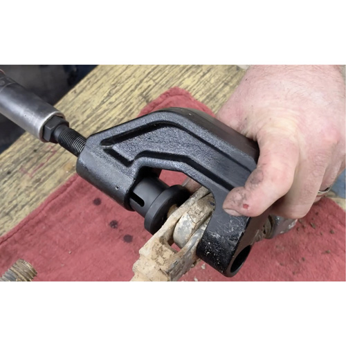 Presse-axe de chape de frein pour camions de classes 6 &agrave; 8 Haskins Industrial Inc.