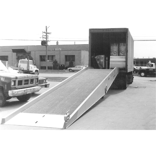 Mobile Yard Ramp, 11000 lbs. Capacity, 84" W x 30' L Haskins Industrial Inc.