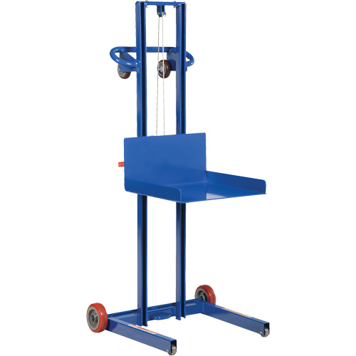 Plateforme &eacute;l&eacute;vatrice &agrave; profil bas pour charge l&eacute;g&egrave;re, M&eacute;canisme Treuil manuel, Capacit&eacute; de 400 lb, Levage max de 55" Haskins Industrial Inc.