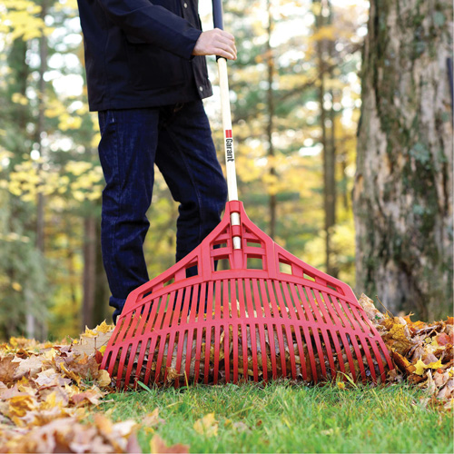 Leaf Rake, 24" Blade, Wood Handle, Plastic Blade Haskins Industrial Inc.