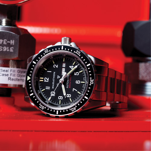 Tr&egrave;s grande montre automatique avec jour/date avec bracelet en acier inoxydable, Num&eacute;rique, &agrave; piles, 46 mm, Argent Haskins Industrial Inc.