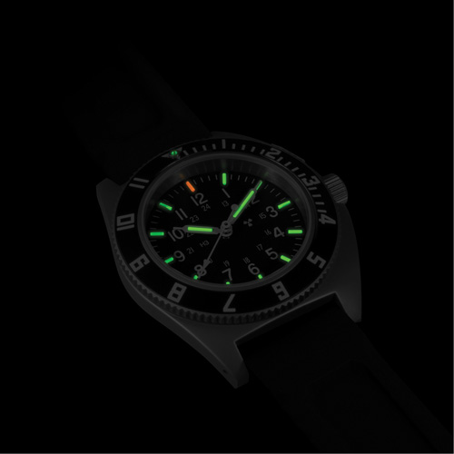 Montre Steel Navigator sur ensemble bracelet en caoutchouc noir de trois morceaux, Num&eacute;rique, &agrave; piles, 41 mm, Noir Haskins Industrial Inc.