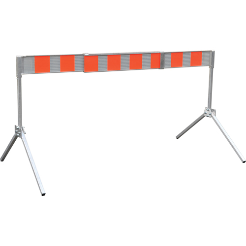 Barricade de rue, En A, 6' lo x 5-1/2" h, Orange/Blanc Haskins Industrial Inc.
