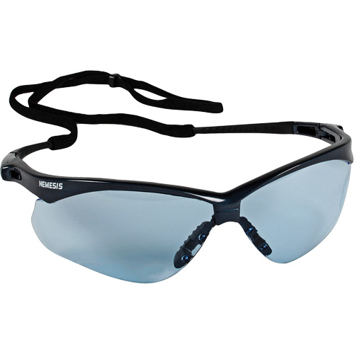 Lunettes de s&eacute;curit&eacute; Nemesis de Kleenguard, Lentille Bleu p&acirc;le, Anti-&eacute;gratignures, ANSI Z87+/R&eacute;pond ou surpasse la norme CSA Z94.3 Haskins Industrial Inc.
