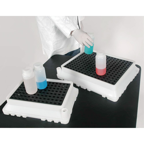 P4 Ultra-Spill Tray&reg;, 17" L x 21" W x 4" H, 2.9 US gal. Spill Capacity Haskins Industrial Inc.