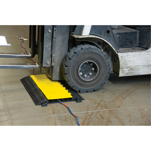 Protecteur de c&acirc;bles en polyur&eacute;thane, 5 canaux, 35,43" lo x 19,69" la x 2" h Haskins Industrial Inc.