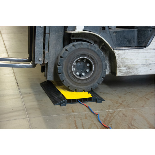 Protecteur de c&acirc;bles en polyur&eacute;thane, 5 canaux, 35,43" lo x 19,69" la x 2" h Haskins Industrial Inc.