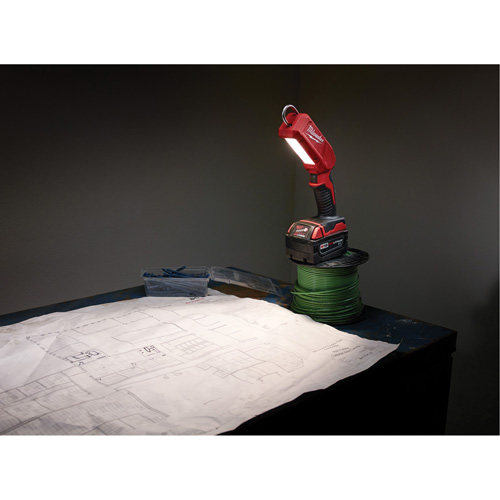 B&acirc;ton lumineux M18, Crochet, Rechargeable, 300 lumens Haskins Industrial Inc.