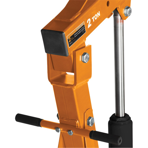 Grue escamotable pour moteur — Strongarm Haskins Industrial Inc.