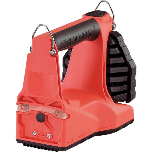 Syst&egrave;me de lanterne multifonctionnelle 180 Vulcan avec support pour v&eacute;hicule, DEL, 1200 lumens, 5.75 hres de fonctionnement, piles Rechargeable, Compris Haskins Industrial Inc.