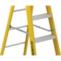 Industrial Heavy-Duty Stepladders (6900 Series), 4', Fibreglass, 300 lbs. Capacity, Type 1A Haskins Industrial Inc.