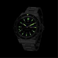 Tr&egrave;s grande montre automatique avec jour/date avec bracelet en acier inoxydable, Num&eacute;rique, &agrave; piles, 46 mm, Argent Haskins Industrial Inc.