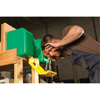 Poste de douche oculaire, Aliment&eacute; par gravit&eacute;, Capacit&eacute; 9 gal., Conformit&eacute; ANSI Z358.1 Haskins Industrial Inc.