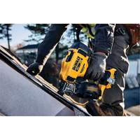Ensemble de cloueuse 15° sans fil pour bobine de toiture, 20 V, Lithium-ion Haskins Industrial Inc.
